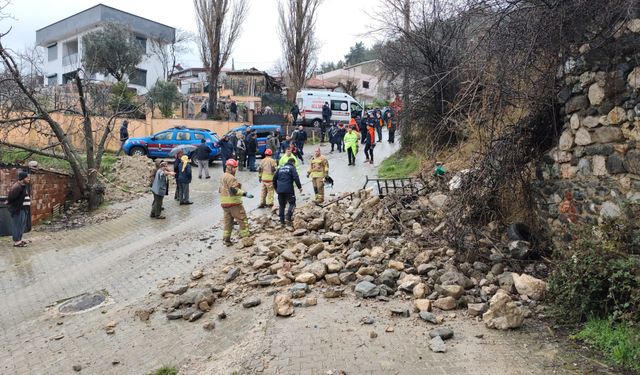 Manisa'da çöken istinat duvarının altında kalan bir kişi hayatını kaybetti