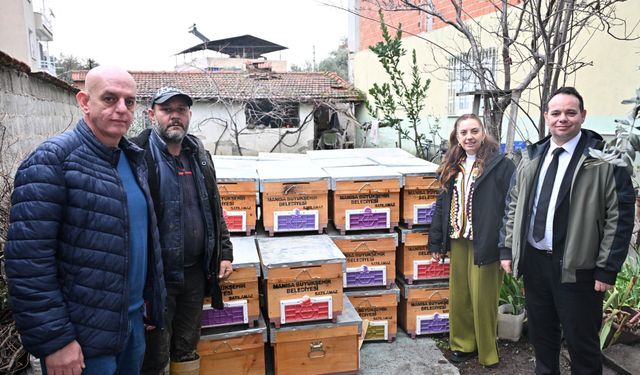 Kovanları sele kapılan arıcıya, Manisa Büyükşehir'den destek