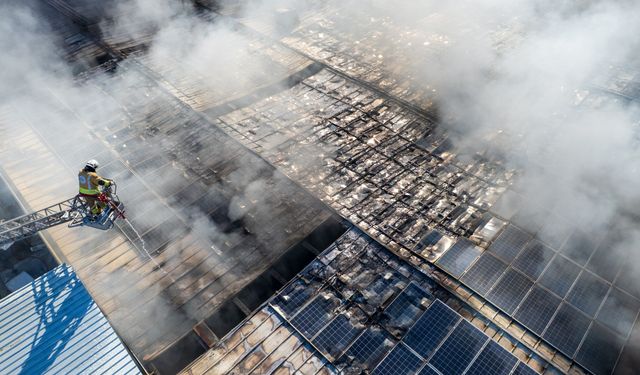 Akhisar'daki fabrika yangını kontrol altına alındı!