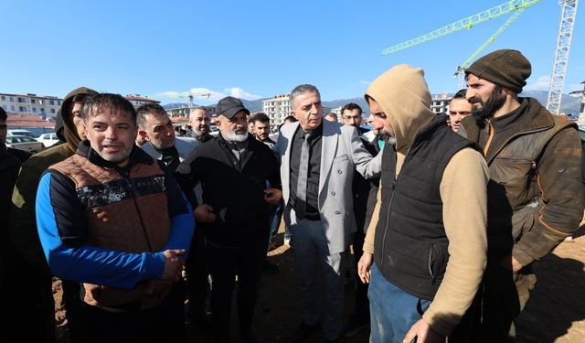 Başkan Şimşek’ten yangın çıkan TOKİ şantiyesinde inceleme