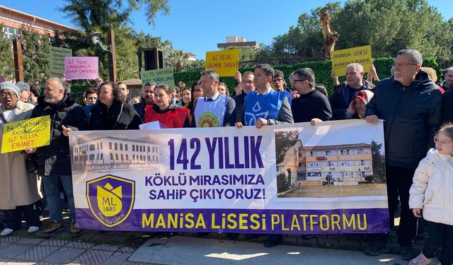 142 yıllık Manisa Lisesi yıkılmasın diye eylem yaptılar