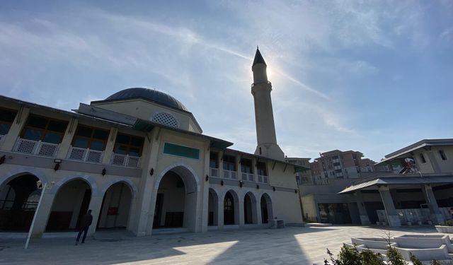 Akgedik TOKİ'deki Mimar Sinan Camii dökülüyor!