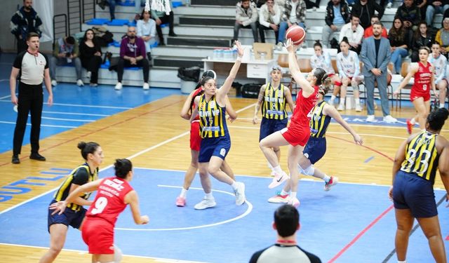 Manisa’nın tek kadın basketbol takımı zirve takibini sürdürüyor