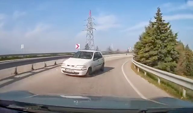 Manisa'da ters yönde seyir eden araç faciaya davet çıkardı