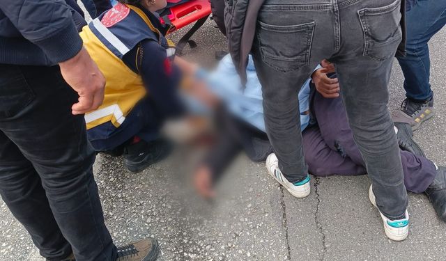 Manisa'da karşıya geçmeye çalışan yaşlı adama minibüs çarptı