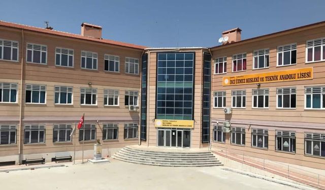 Atatürk’e hakaret eden öğretmen tahliye edildi!
