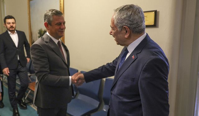 Özgür Özel ve Bülent Arınç ile bir araya geldi
