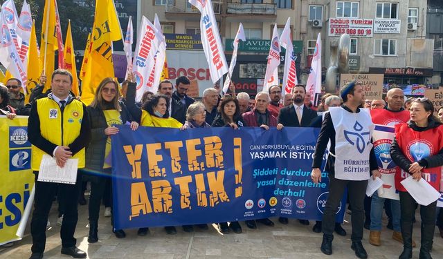 Manisa'da eğitimciler, öldürülen öğretmen için toplandı