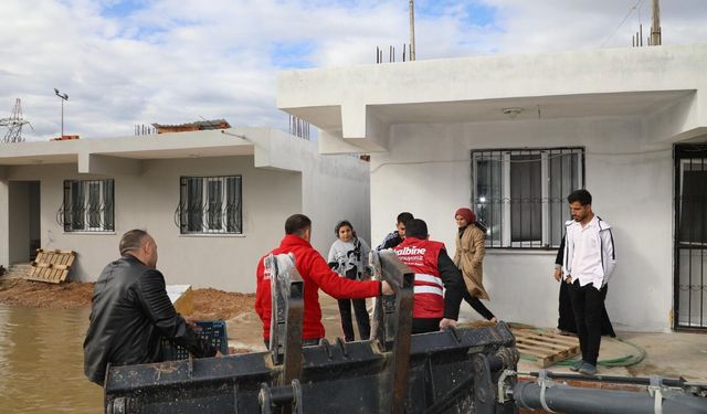 Şehzadeler Belediyesi’nden Akpınar’da mahsur kalan yurttaşlara destek