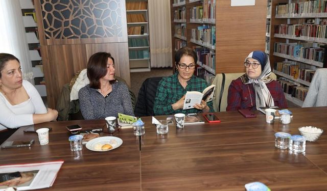 Şehzadeler'de "Kitap, kahve, kurabiye Buluşması" başladı