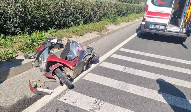 Manisa'da ekobis ve motosiklet çarpıştı: 3 yaralı
