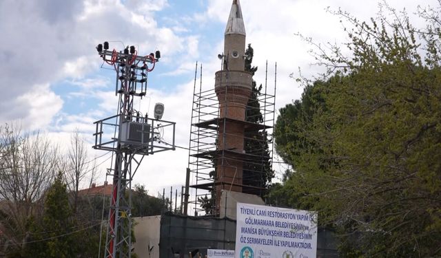 Depremde hasar gören cami Büyükşehir tarafından restore ediliyor