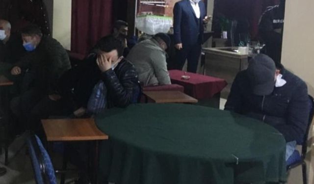 Manisa'da 5 kişi kumar oynarken suçüstü yakalandı