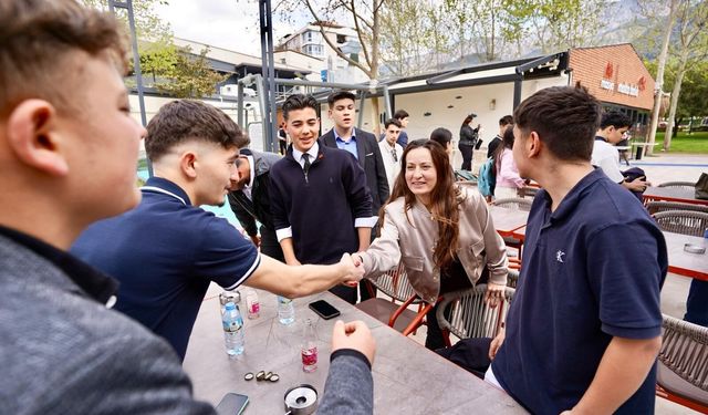 Özalper’den gençlere mesaj: “Türkiye’nin umudu sizlersiniz”