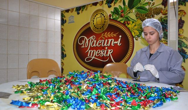 Saçılacak 10 ton mesir macununun yapımına başlandı