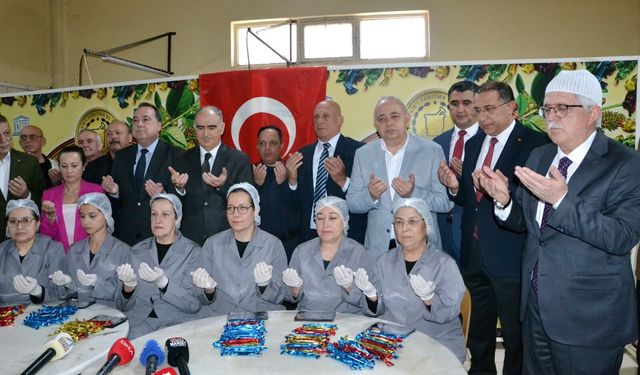Halka saçılacak 10 ton mesirin duası yapıldı