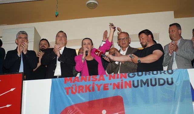 Mutlak butlan sonrası partililer CHP Manisa İl Başkanlığı’nda toplandı