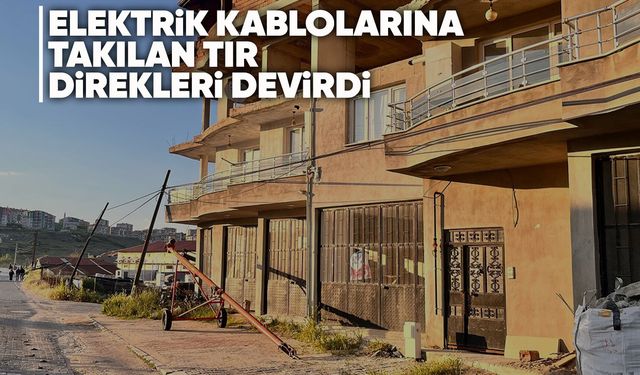 Manisa'da tır kablolara takıldı: Direkler devrildi