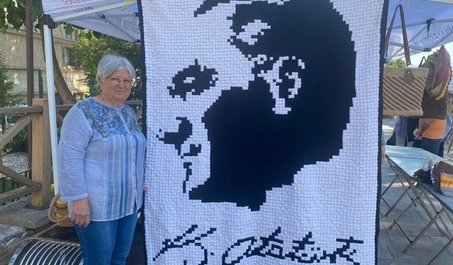 Manisa'da 7 bin 600 motifli Atatürk portresi ilgi gördü
