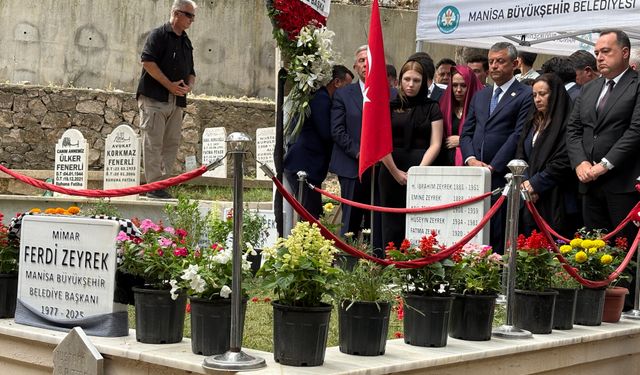Özgür Özel ve Mansur Yavaş Ferdi Zeyrek'in hayrına katıldı