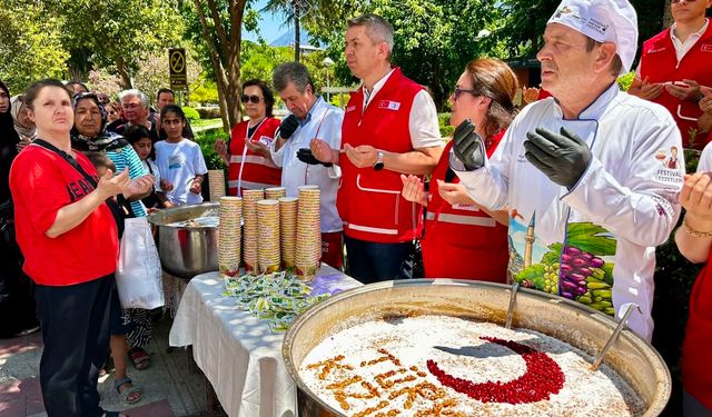 Kızılay Manisa'dan bin kişilik aşure ikramı