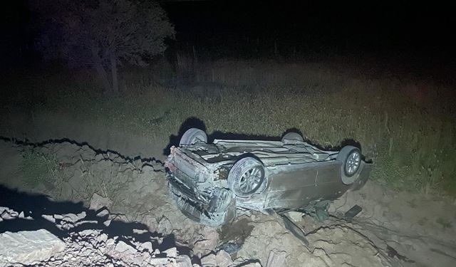 Manisa’da otomobil şarampole uçtu