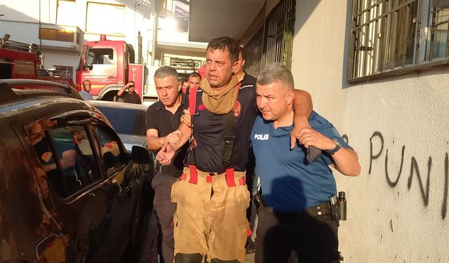 Manisa'da çıkan yangında 4 itfaiyeci hastanelik oldu