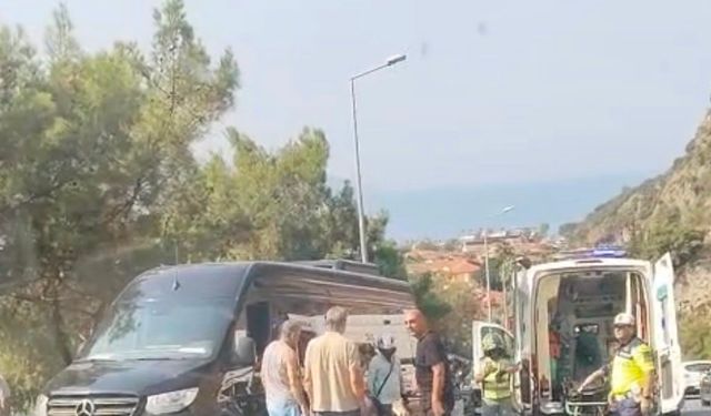 Kazada yola savrulan genç hayatını kaybetti