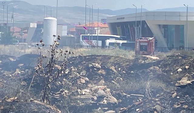 Otogarın yanındaki yangın korku dolu anlar yaşattı