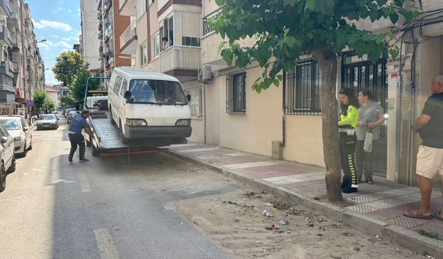 Manisa'da sokaklardaki hurda araçlar kaldırılıyor