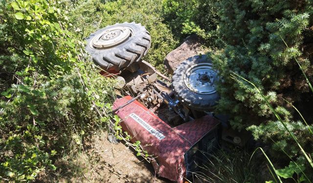 Manisa'da dereye devrilen traktörün sürücüsü hayatını kaybetti