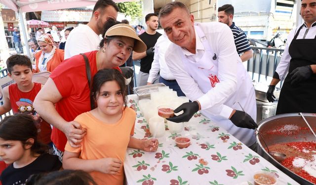 Başkan Şimşek'ten Manisalılara aşure ikramı
