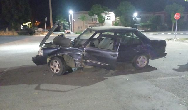 Manisa'da iki otomobilin çarpıştığı kazada 2 kişi yaralandı