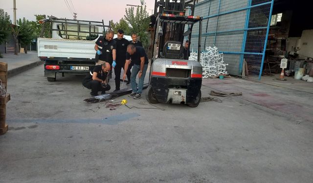 Manisa'da korkunç iş kazası: Forkliftteki demirler işçinin üzerine düştü
