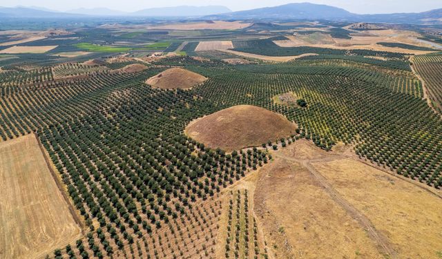 Dünyanın en büyük tümülüsü Manisa'da zamana meydan okuyor