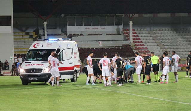 Manisa FK maçında sahaya ambulans girdi