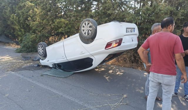 Manisa'da devrilen otomobilin sürücüsü yaralandı