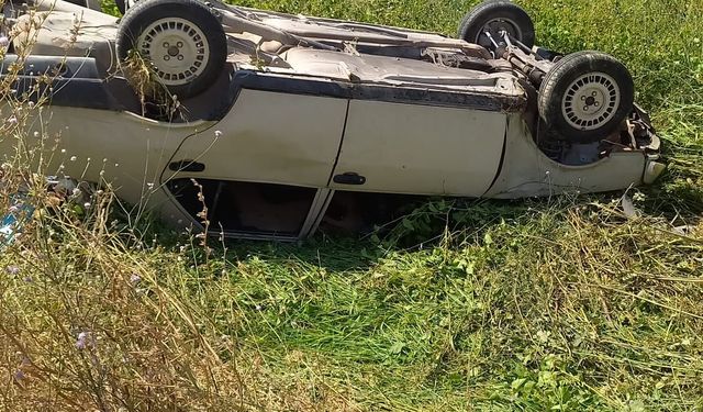 Manisa'da tarlaya devrilen araçta karı-koca yaralandı