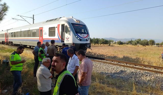 Manisa'da trenin çarptığı bir kişi ağır yaralandı