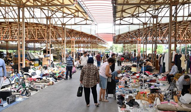 Perşembe Pazarı'ndaki bit pazarı Laleli Pazar Yeri'ne taşındı