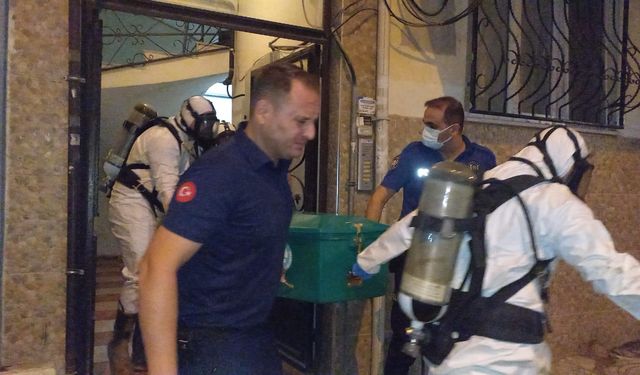 Manisa'da kötü kokular gelen evden bir kişinin cansız bedeni çıktı