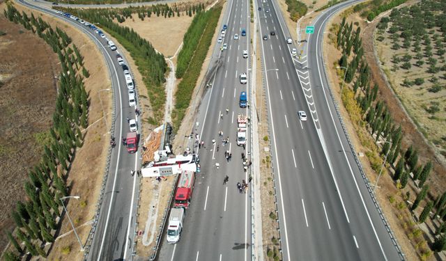Manisa’daki feci kazada 2 şoför gözaltına alındı