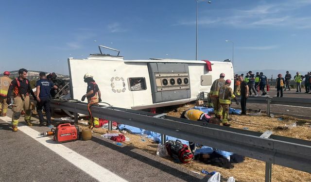 Manisa'daki kazada can veren 11 kişinin cenazesi ailelerine teslim edildi
