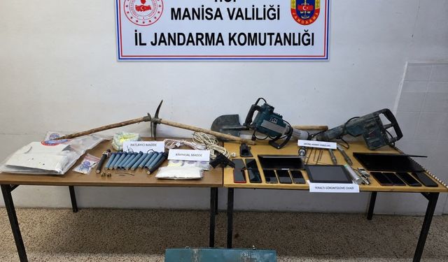 Manisa'da kaçak define kazısına suçüstü: 8 gözaltı