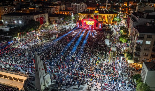 Manisa'da Cumhuriyet Bayramı coşkusu gökyüzünden izlenecek