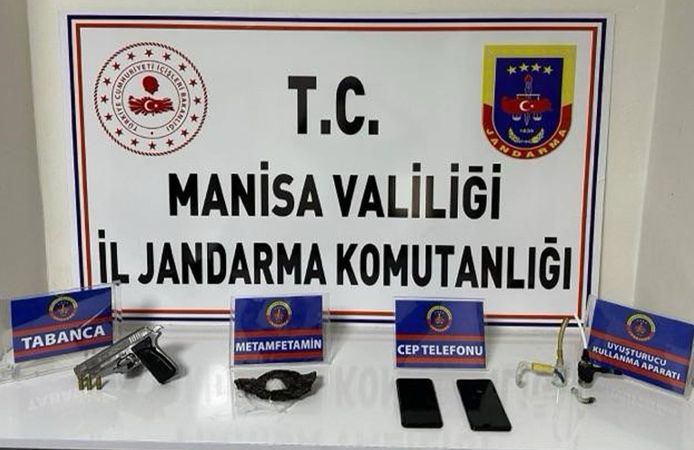 Manisa'da şüphe üzerine durdurulan araçta uyuşturucu ele geçirildi