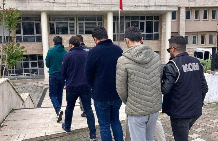 Manisa ve Muğla'da eş zamanlı FETÖ operasyonu
