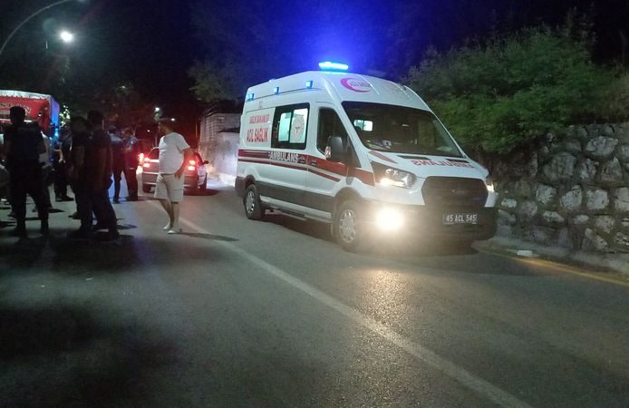 Manisa'da bir kişi tanımadığı şahıs tarafından silahlı saldırıya uğradı