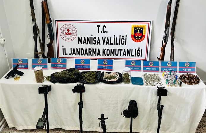 Manisa'da tarihi eser ve uyuşturucu operasyonu