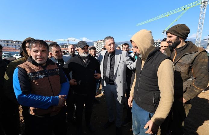 Başkan Şimşek’ten yangın çıkan TOKİ şantiyesinde inceleme